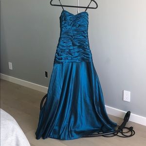 Brand new Badgley Mischka gown, Size 2